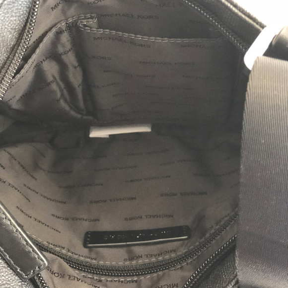 Michael Kors Men's Jet Set Cross body & Wallet NWT - Picture 5 of 7